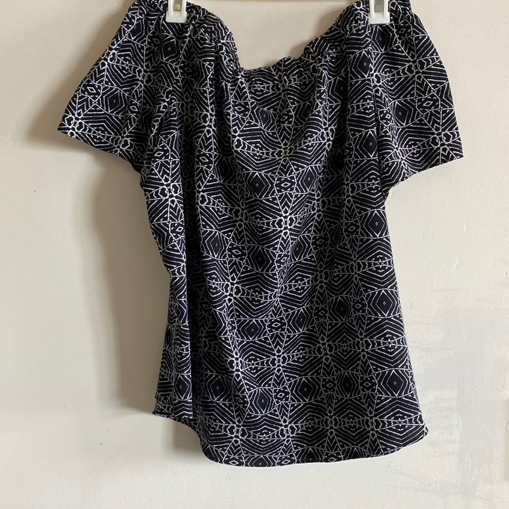 Vince Camuto Top (Barely worn) Size Large